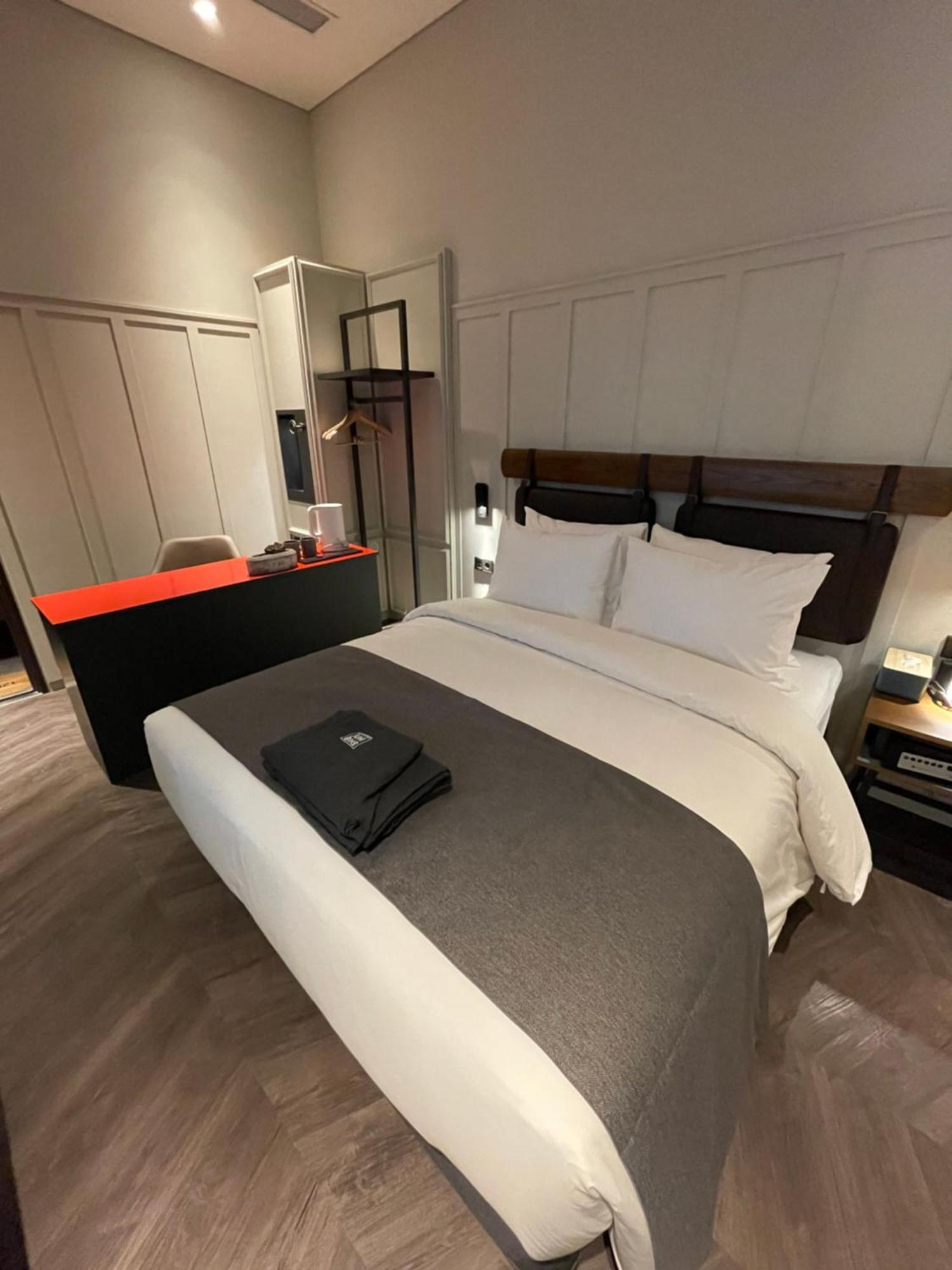 Suite Room More than 2 times of room cleaning service per week