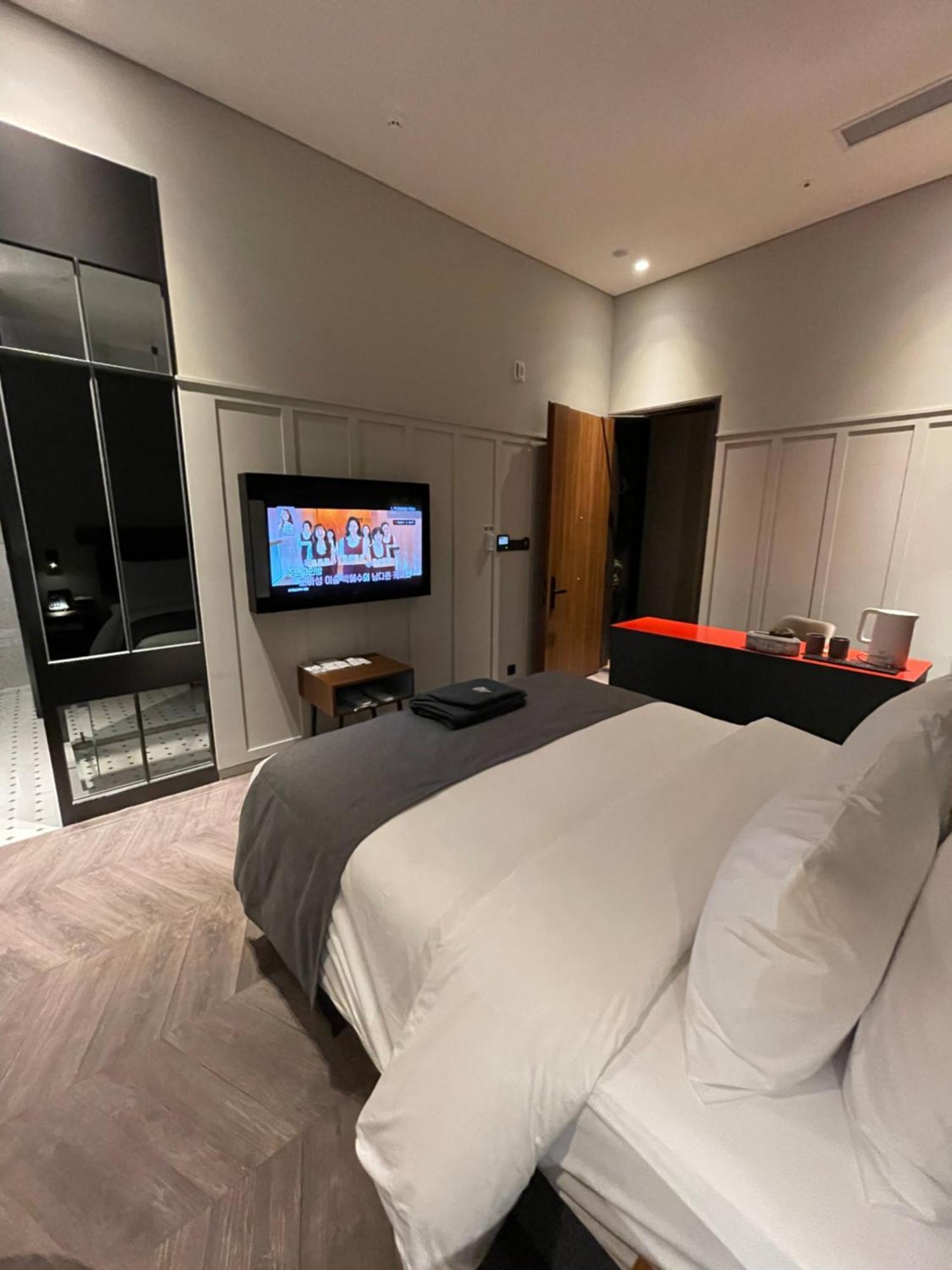 Suite Room More than 2 times of room cleaning service per week
