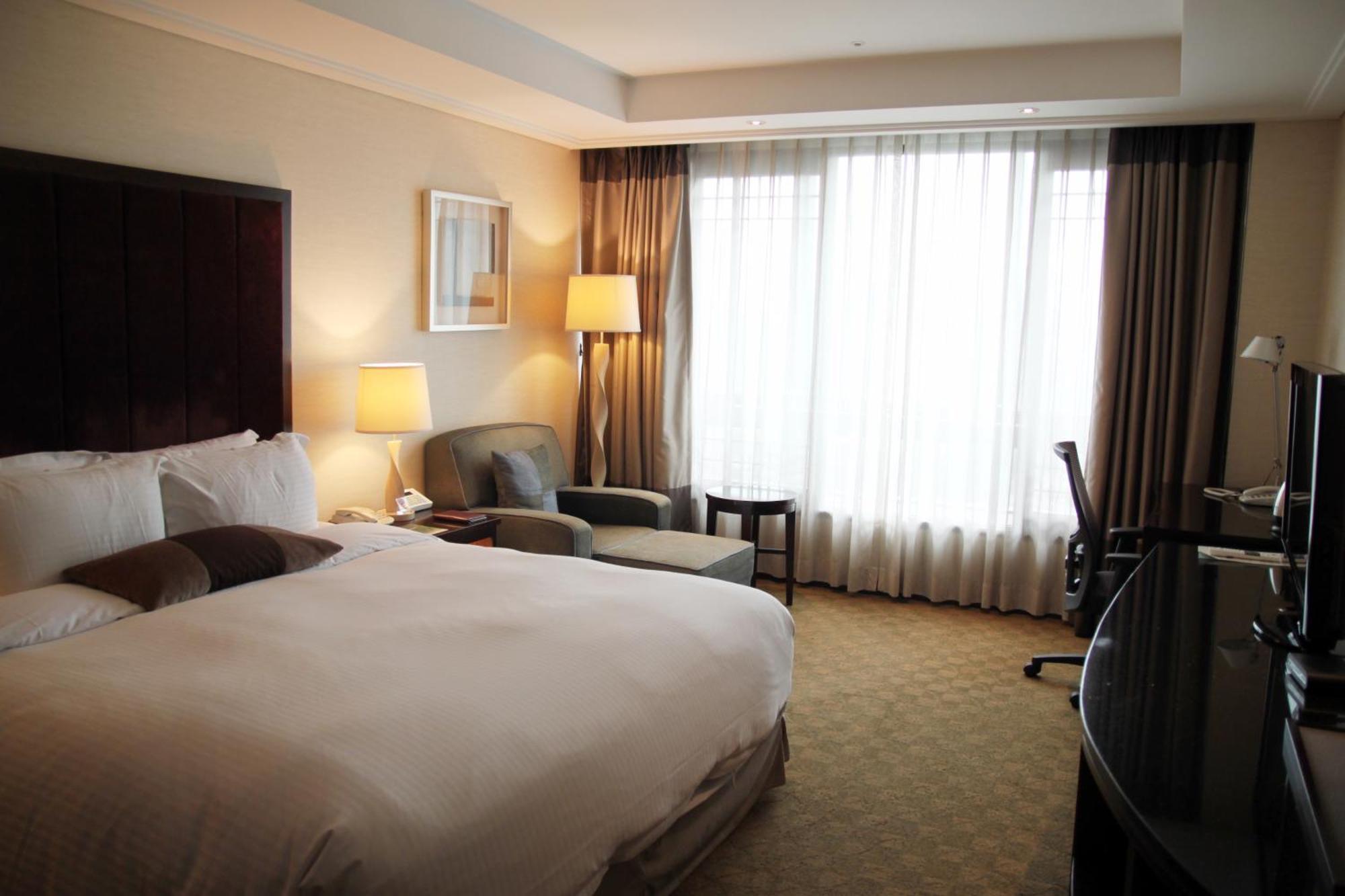 Premier Queen Room