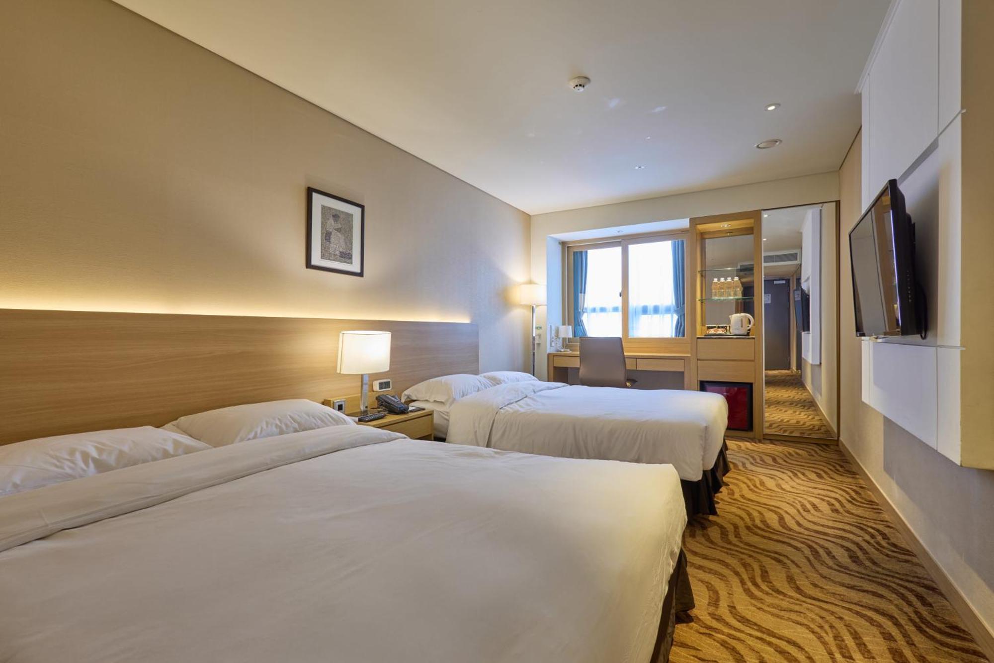 Royal Twin Room Two Double Beds,1654280530:JPEG