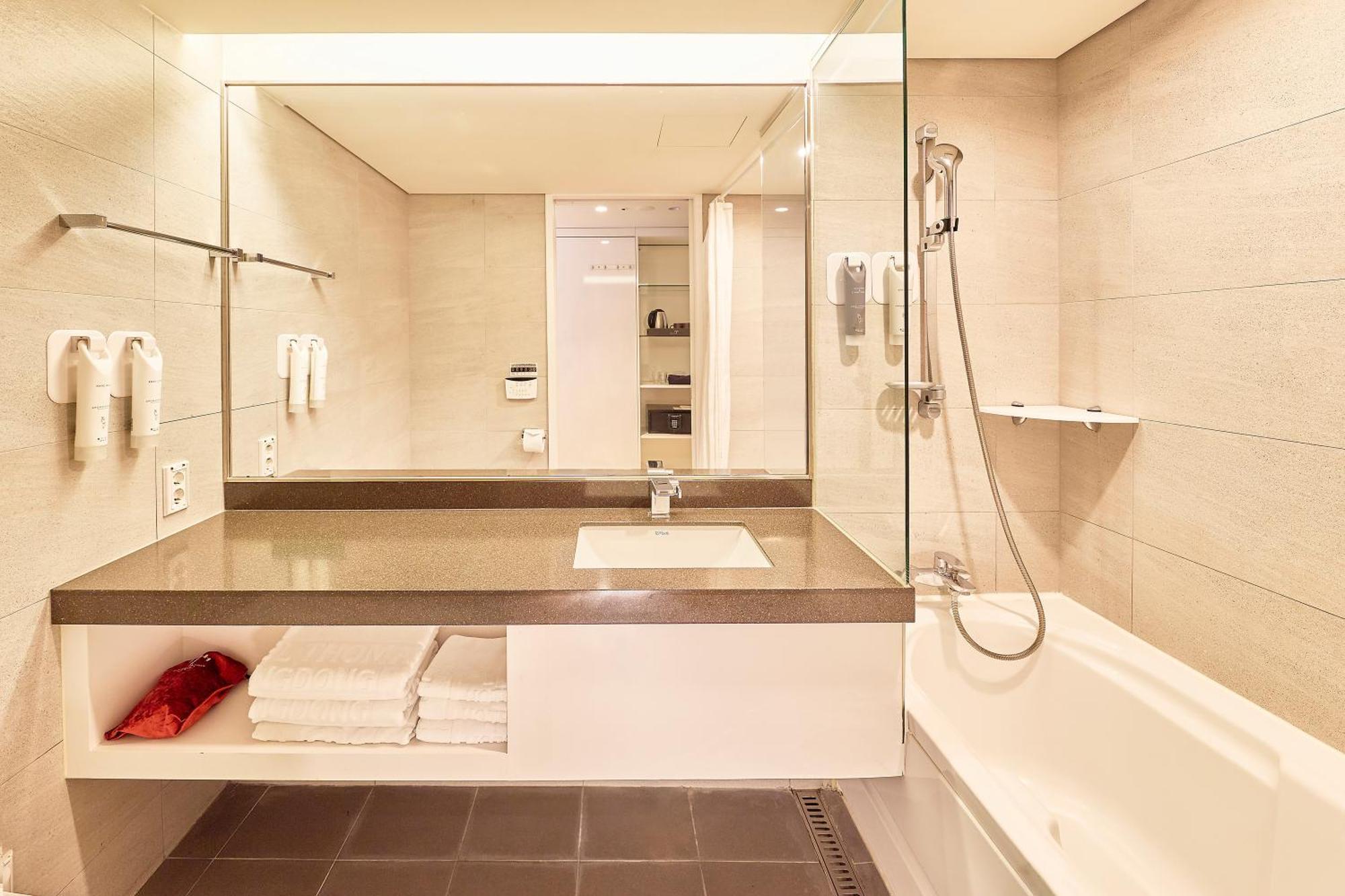 Triple Room Bath