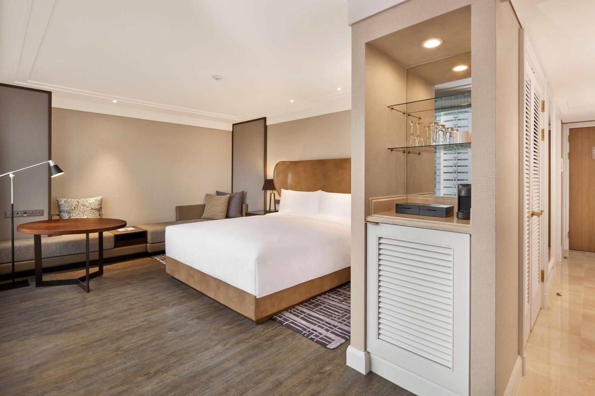 Executive Deluxe King Guest room 1 King City view