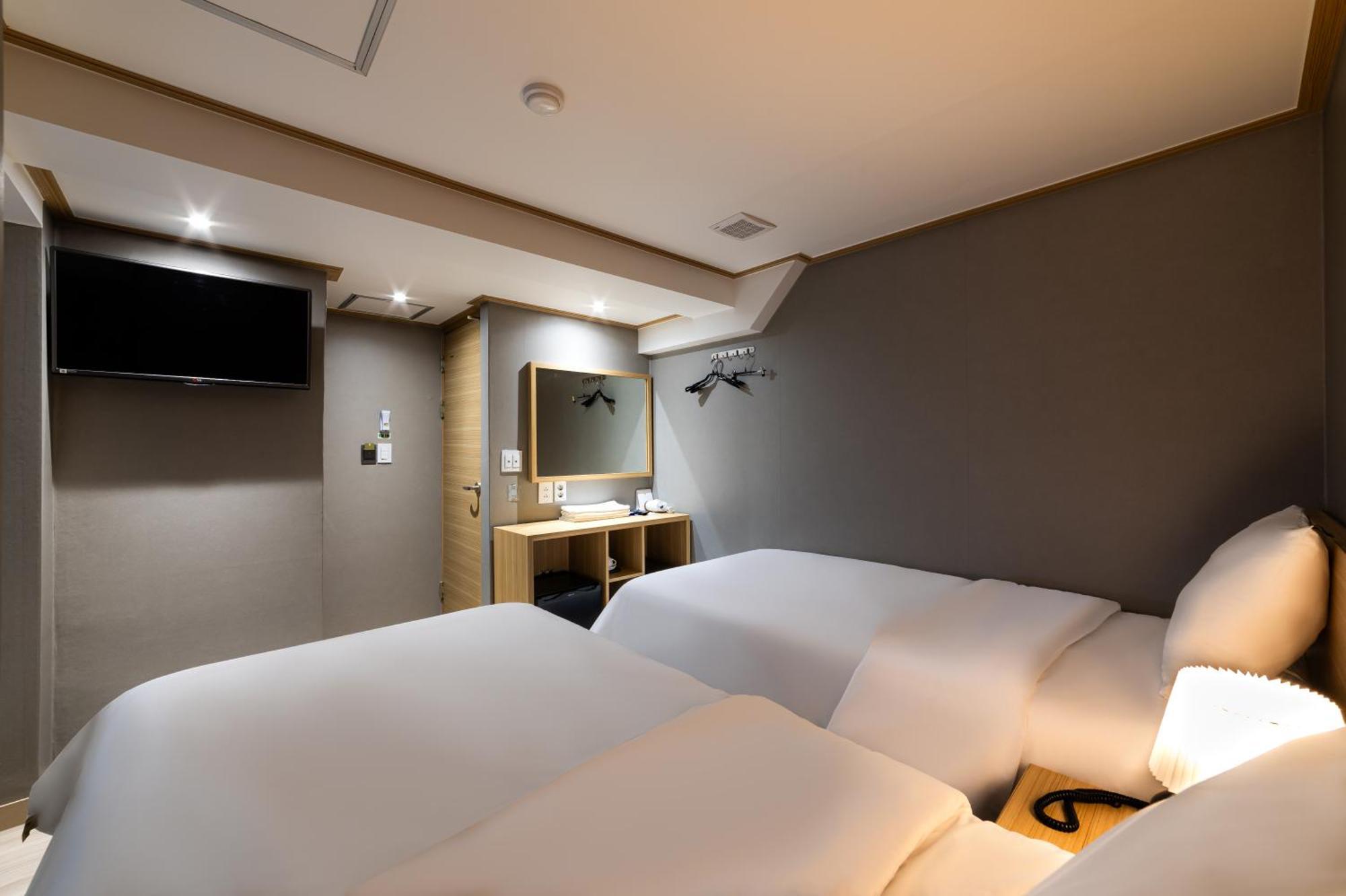 Deluxe Family Room