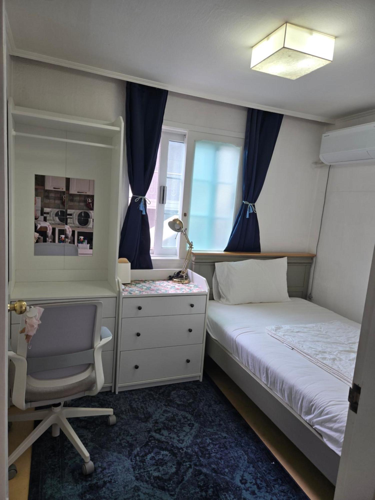 Single Room Shared Shower Toilet