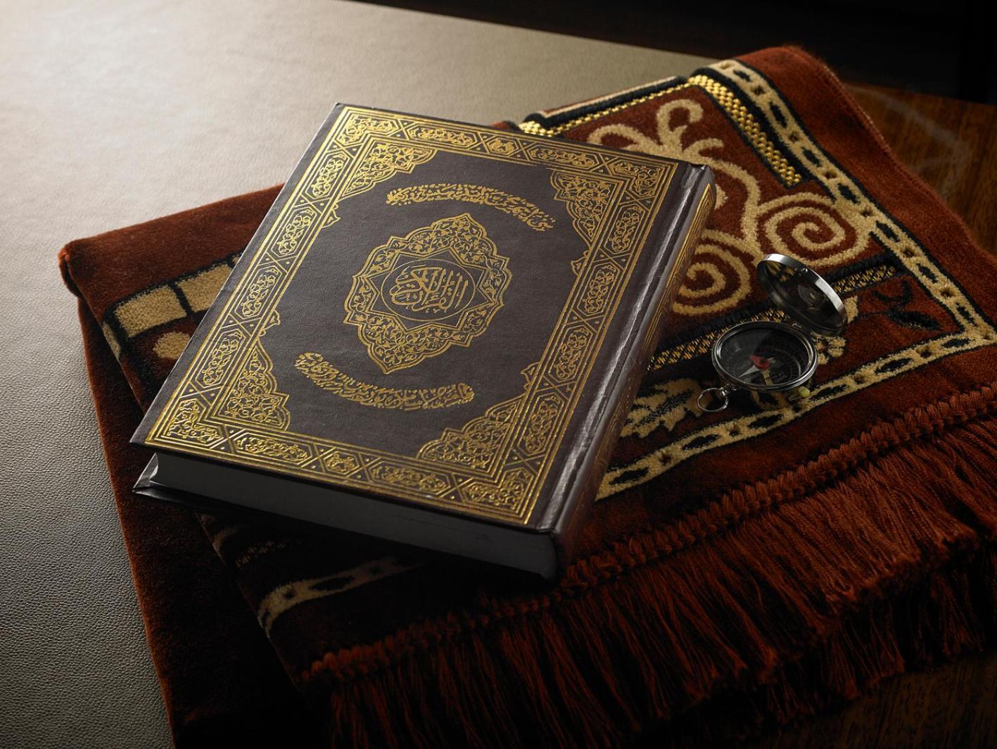 [HALAL FRIENDLY] Deluxe Double Indoor Pool Access Only a set of prayer delivered to the room sequentially after check