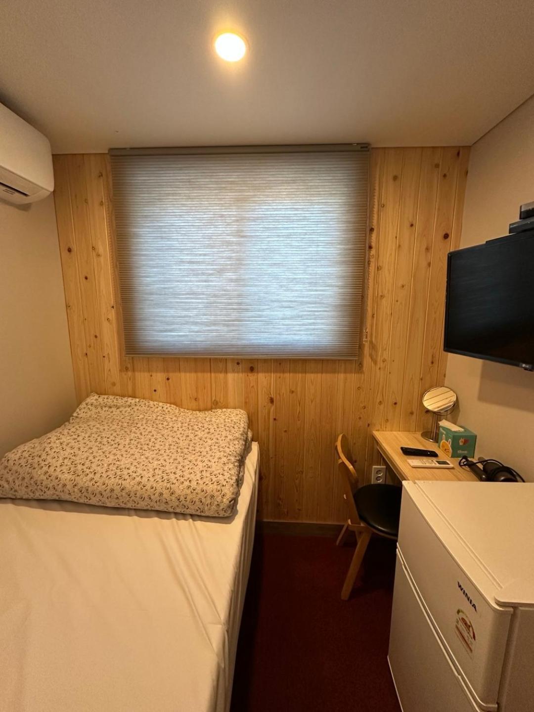 Deluxe Single Room,1677890858:JPEG