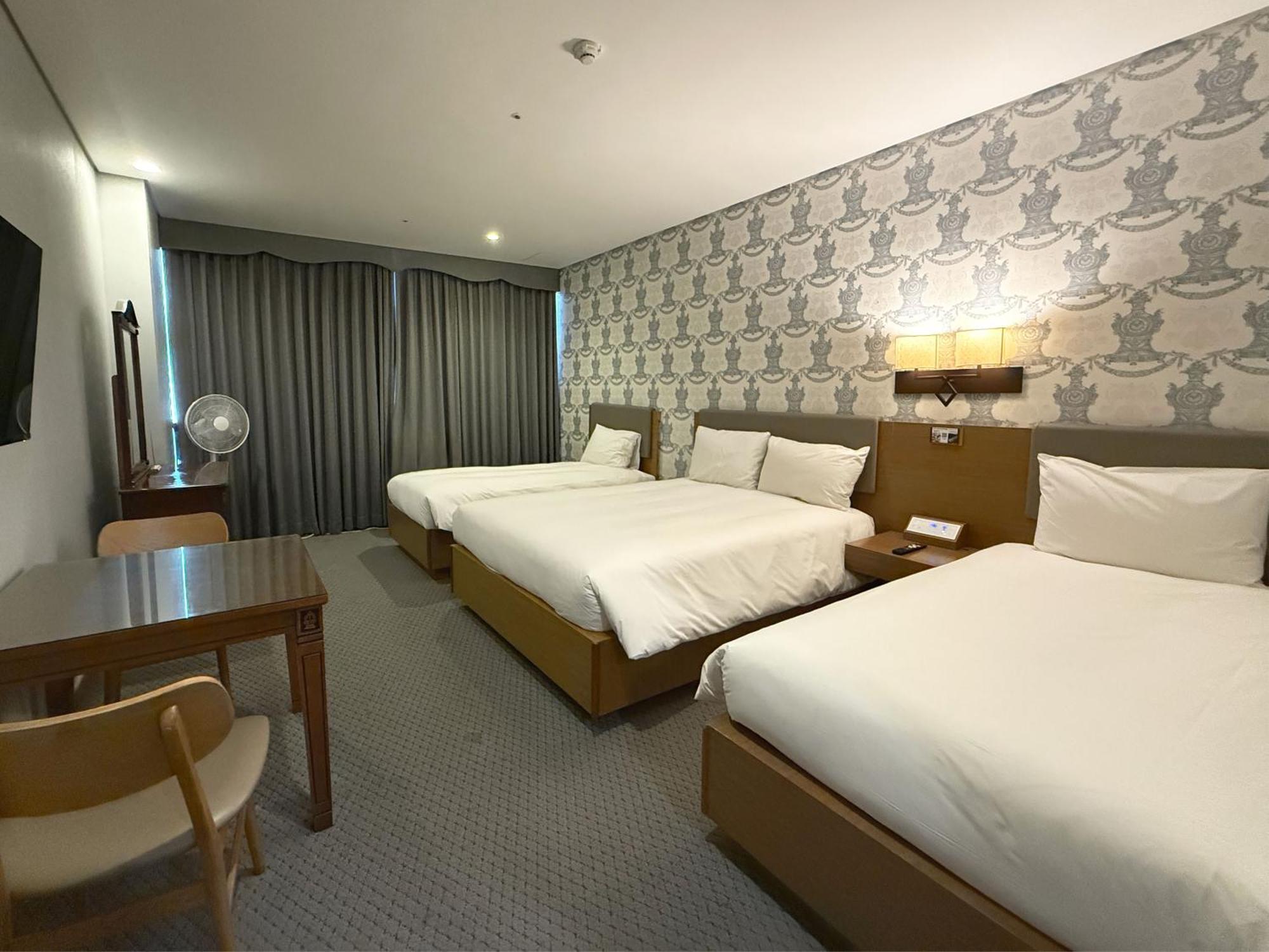 Triple Room,1677915943:JPEG