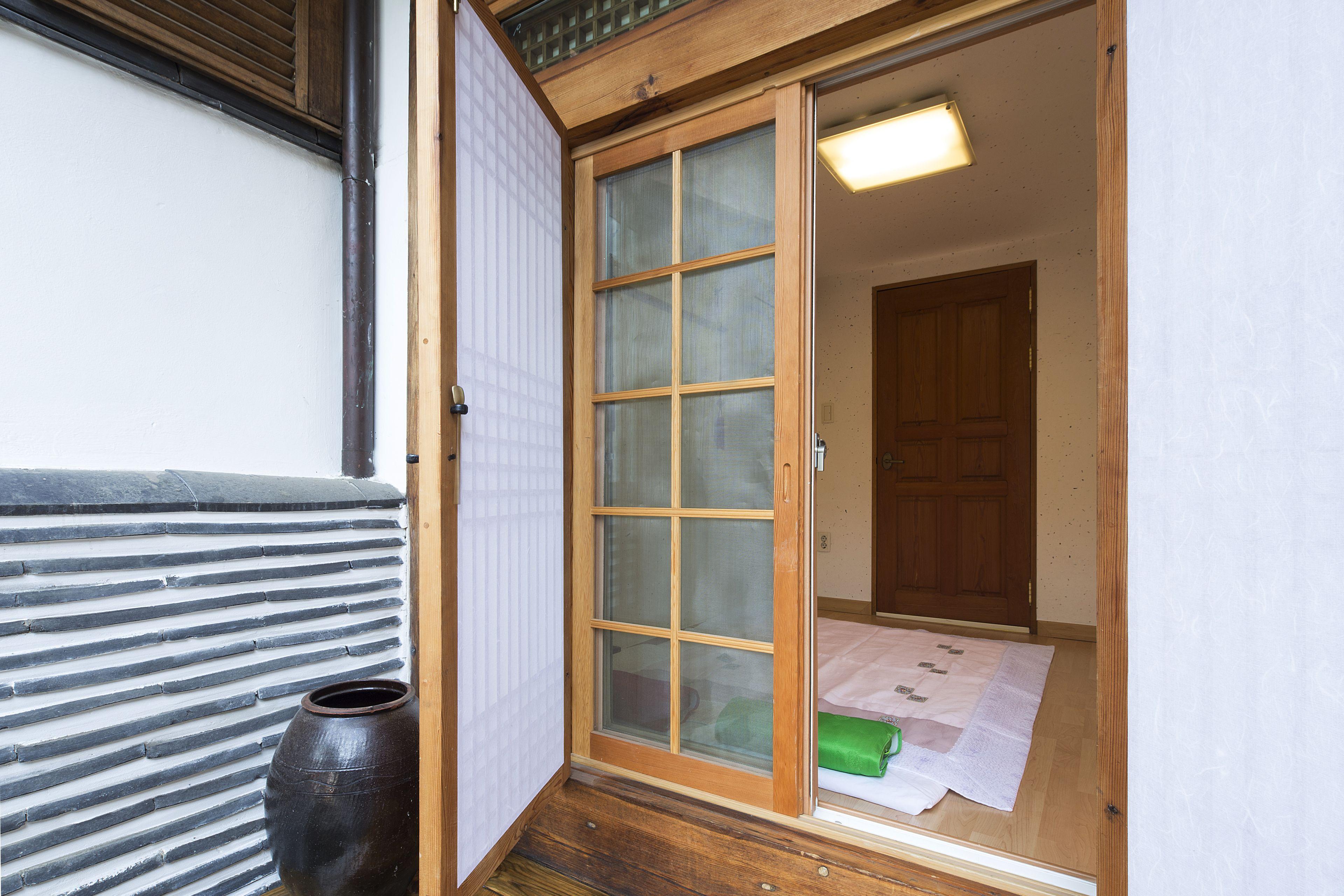 Korean-Style Private Villa Garden View