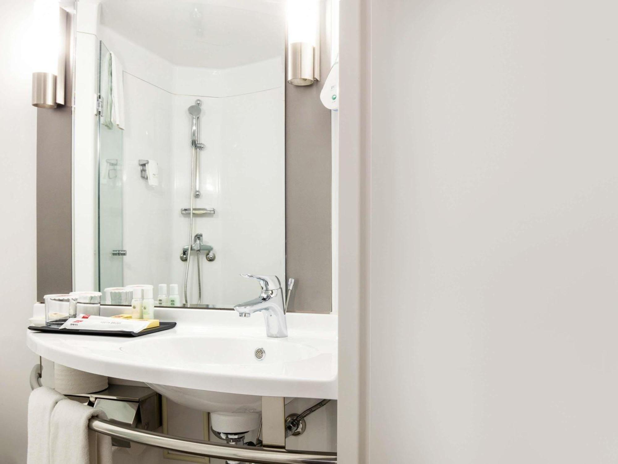 Junior Suite One Double Bed One Single Bed,1770883258:JPEG