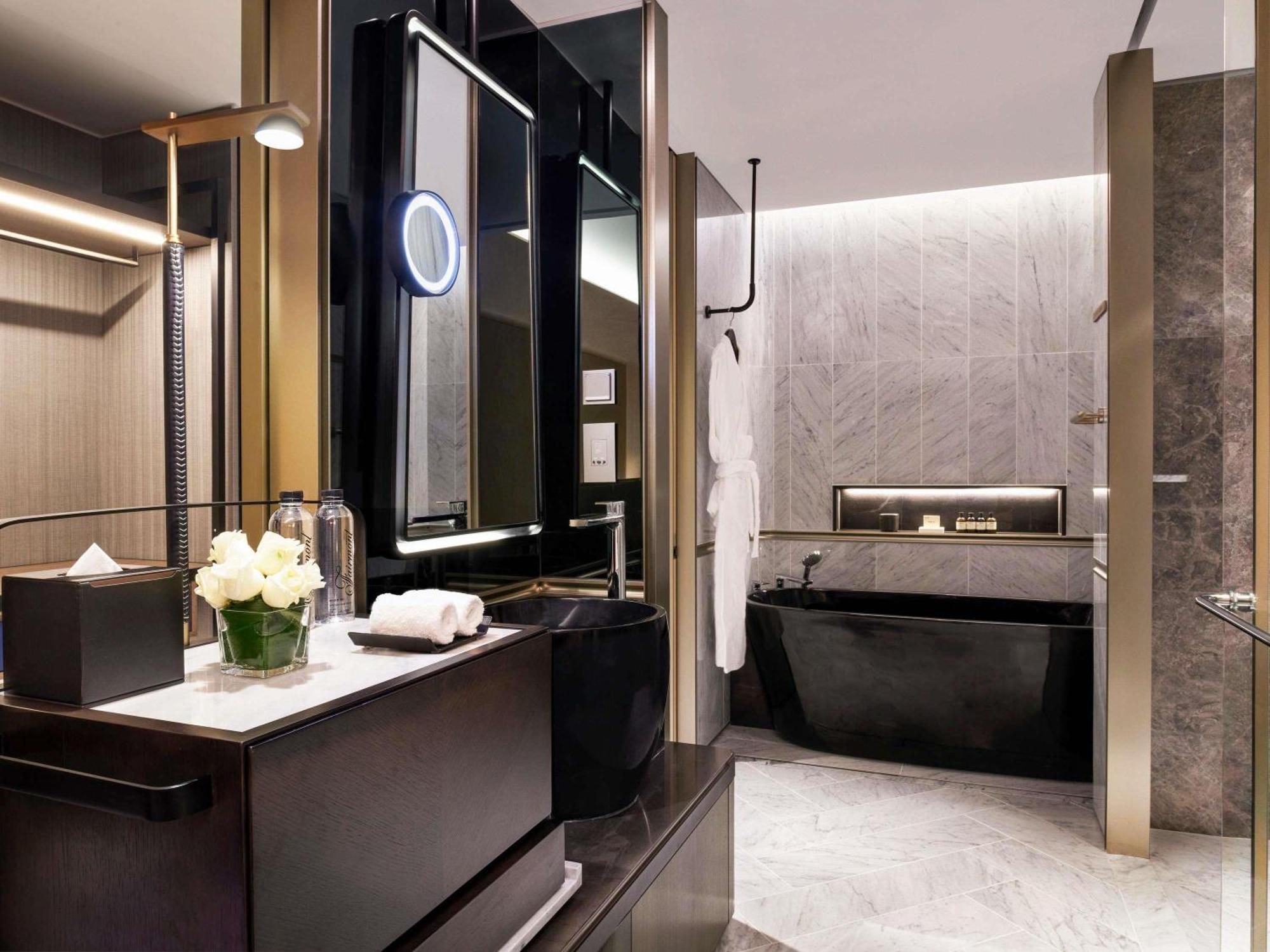 One-Bedroom Signature King Suite
