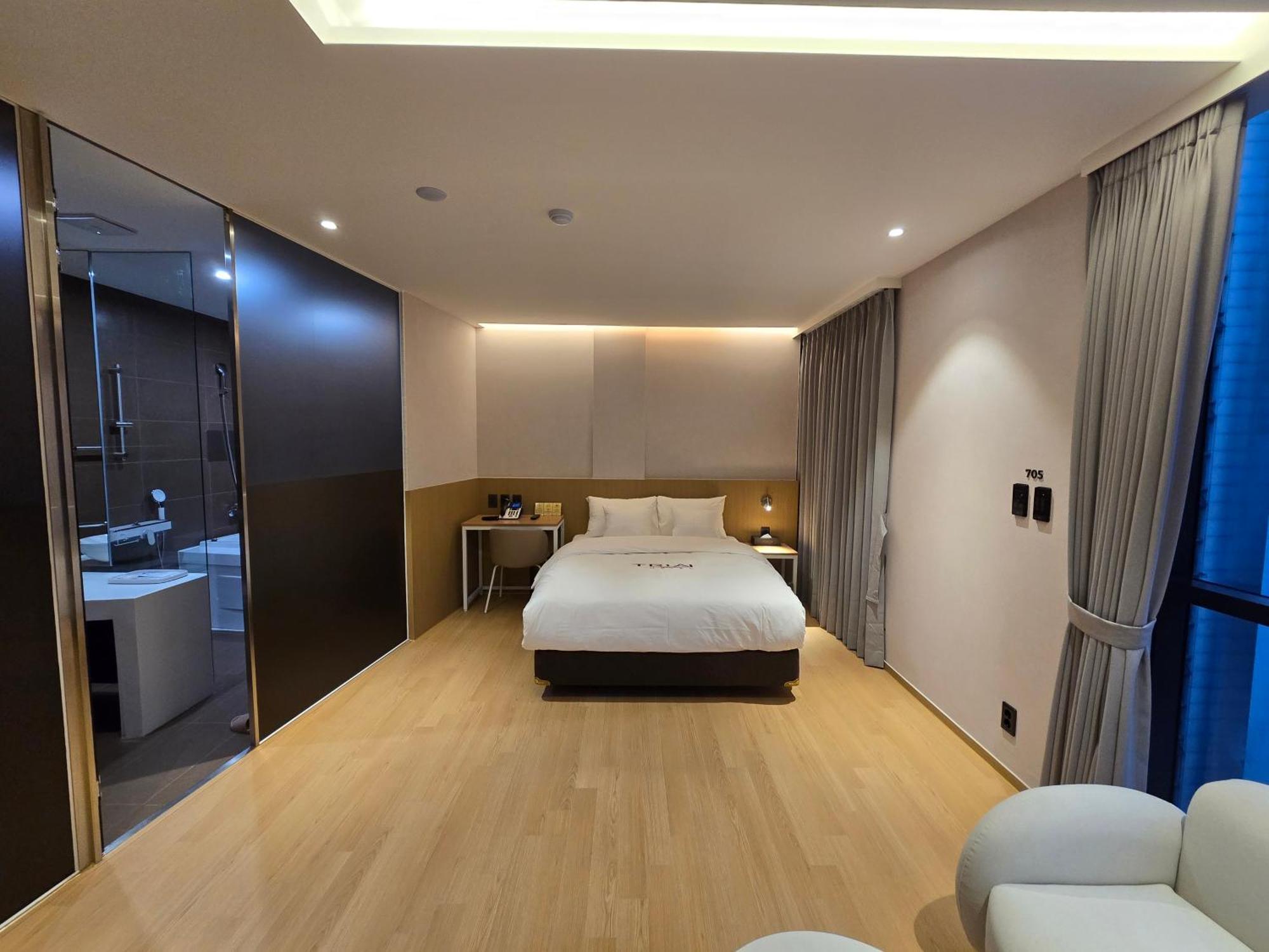 Premier Room