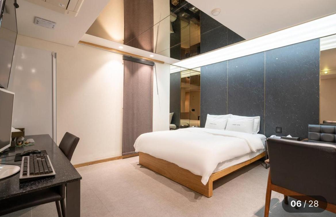 Deluxe Double Room,1744122443:JPEG