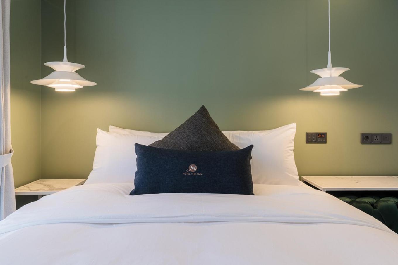 Premier Double Room & Iced Americano,1774086206:JPEG