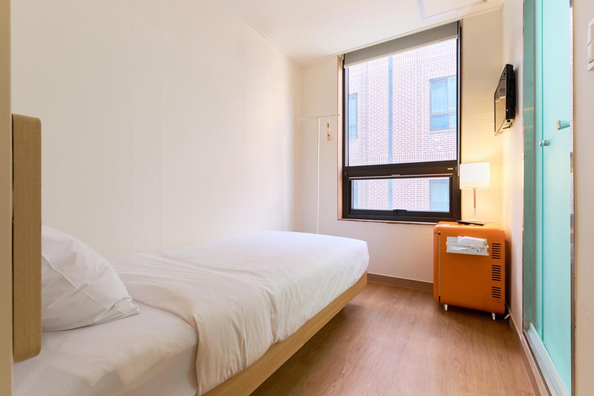 Single Room,1756899732:JPEG