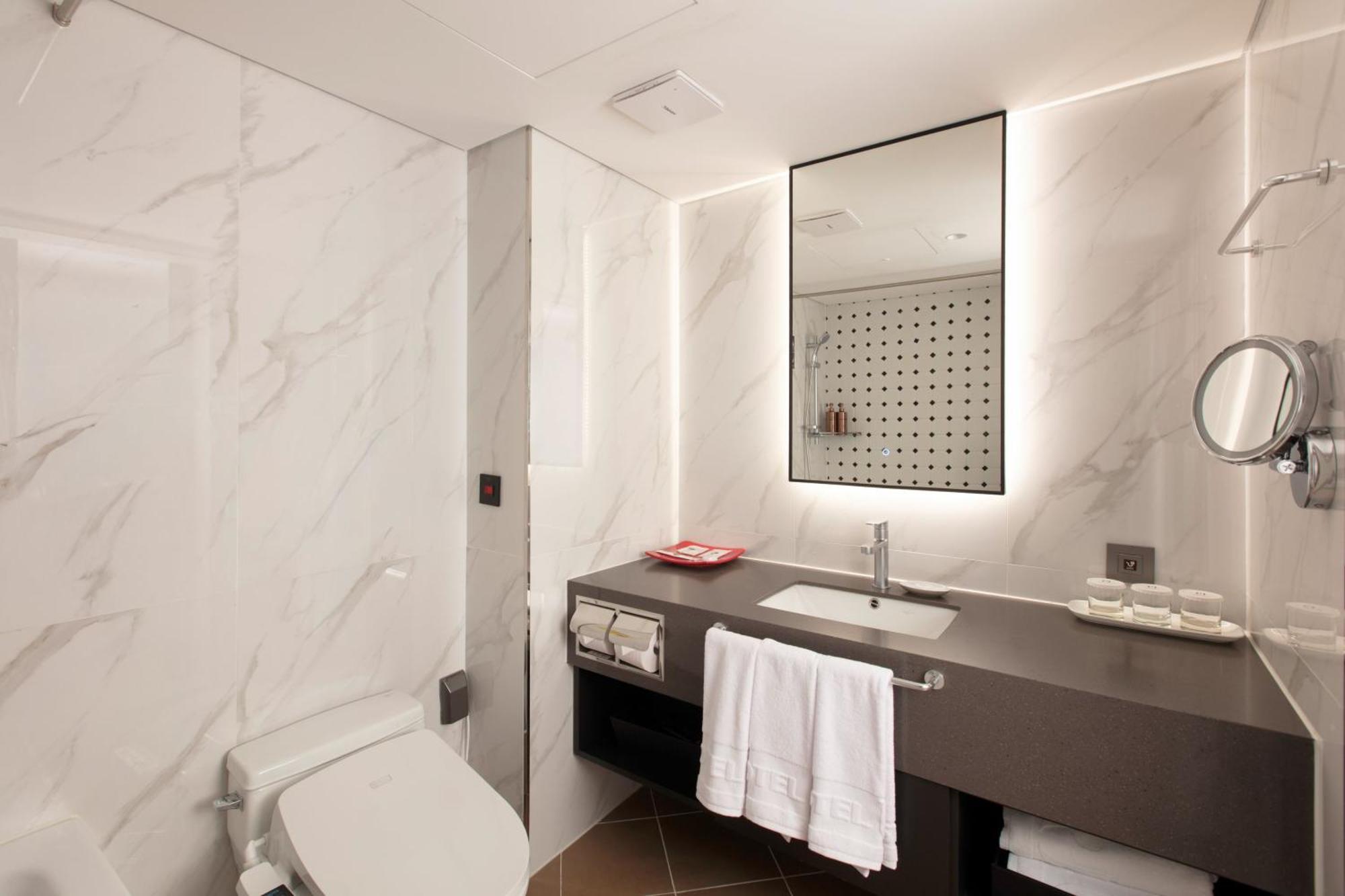 Modern Triple Room,1758544093:JPEG