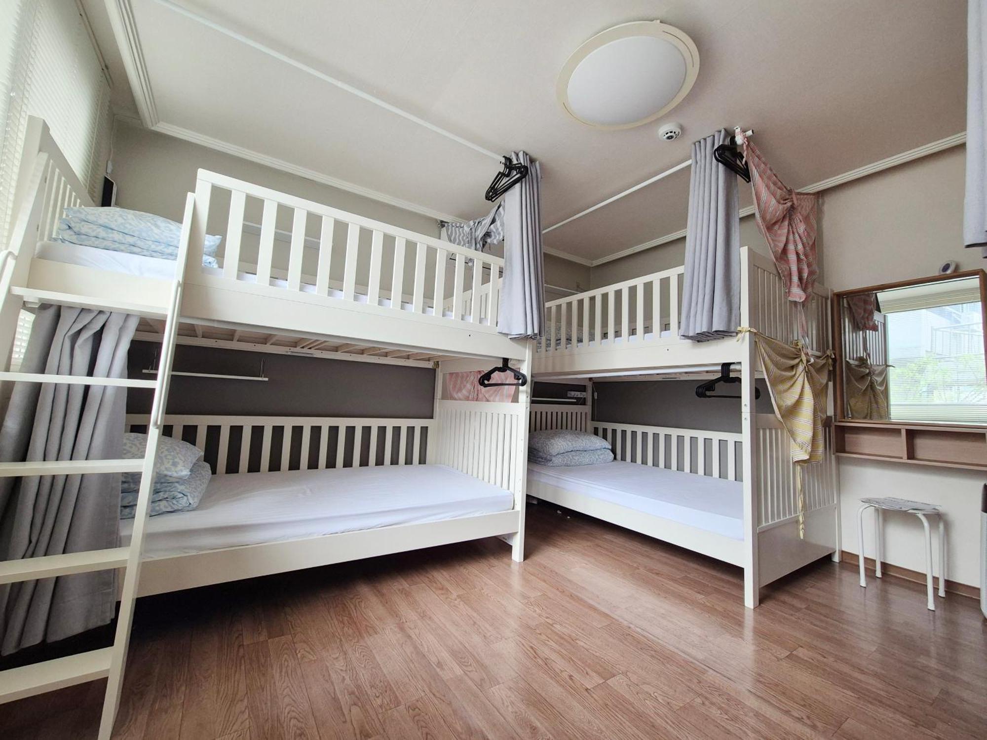 Bed 6-Bed Female Dormitory Room