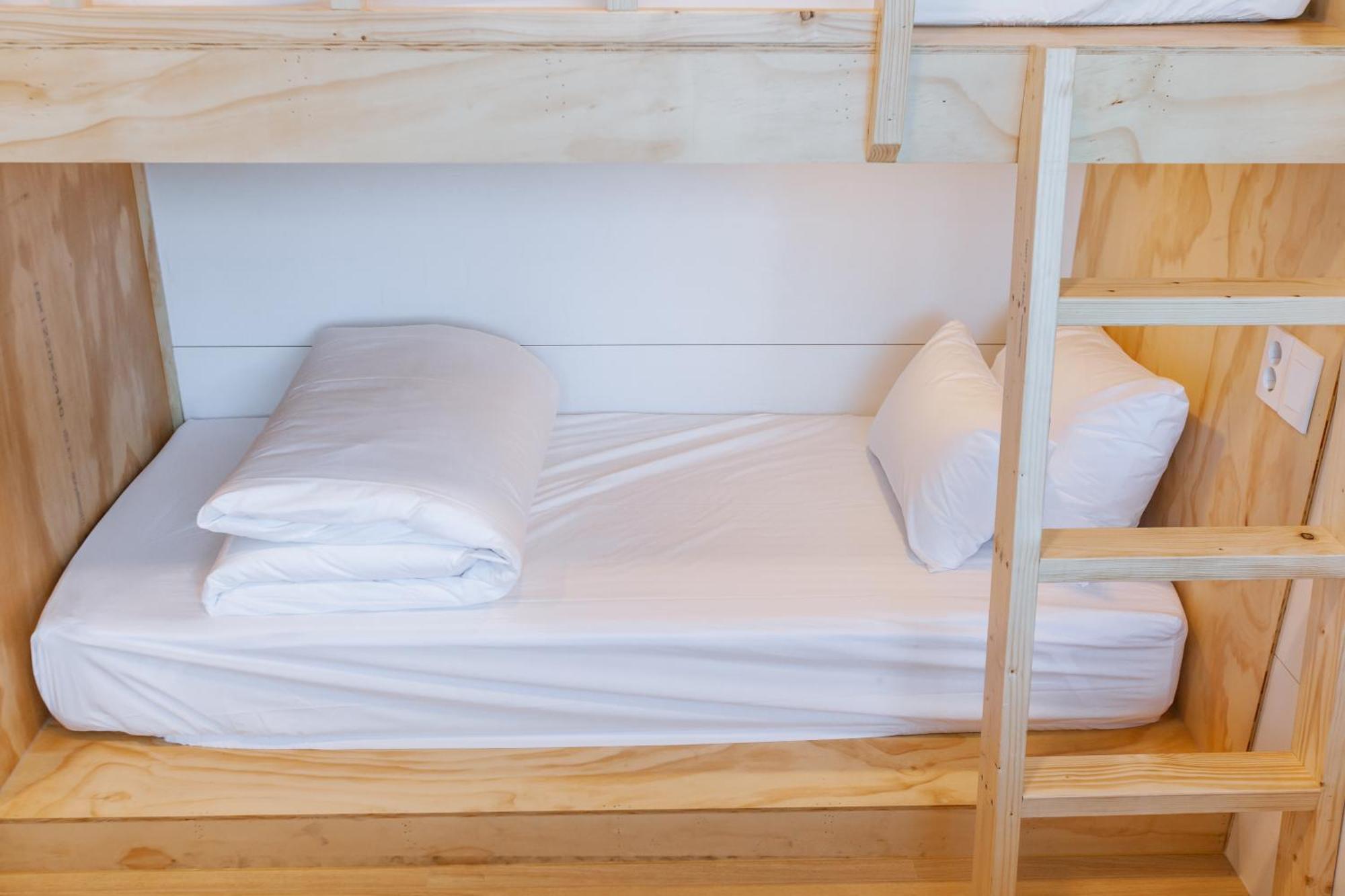 Twin Room Bunk Bed No window