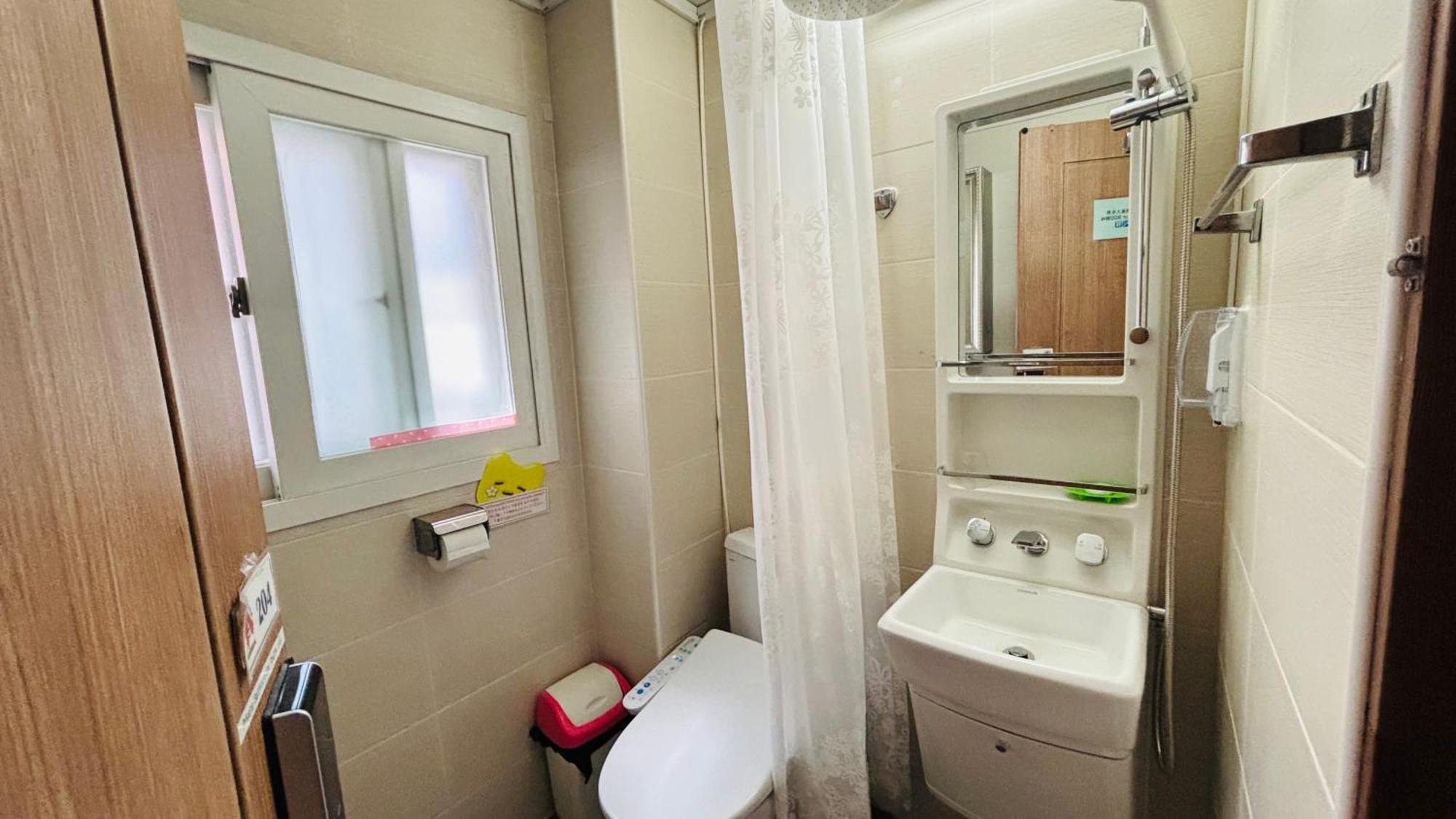 Twin Room Private External Bathroom