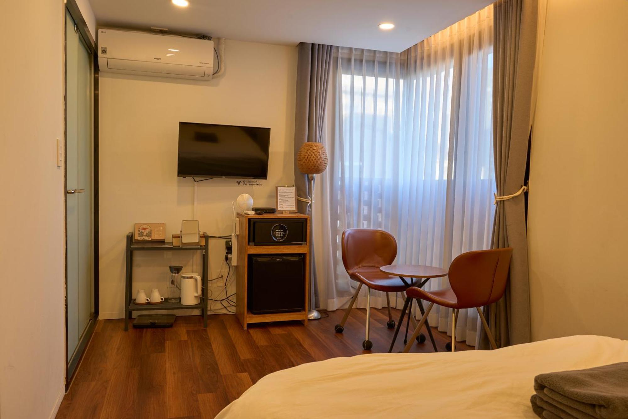 Queen Room