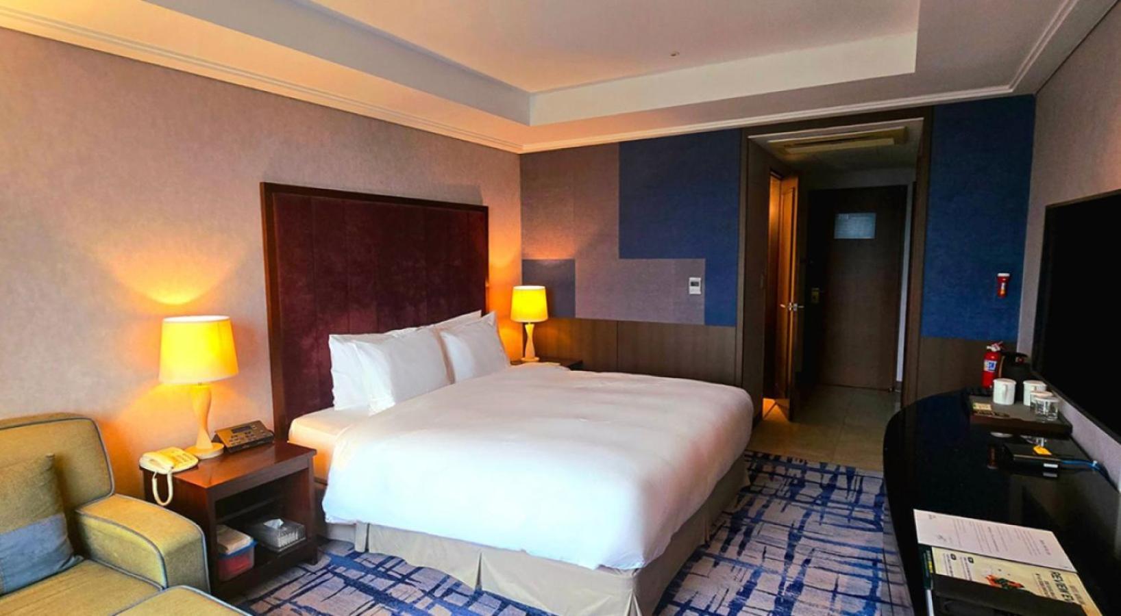 Premier Queen Room