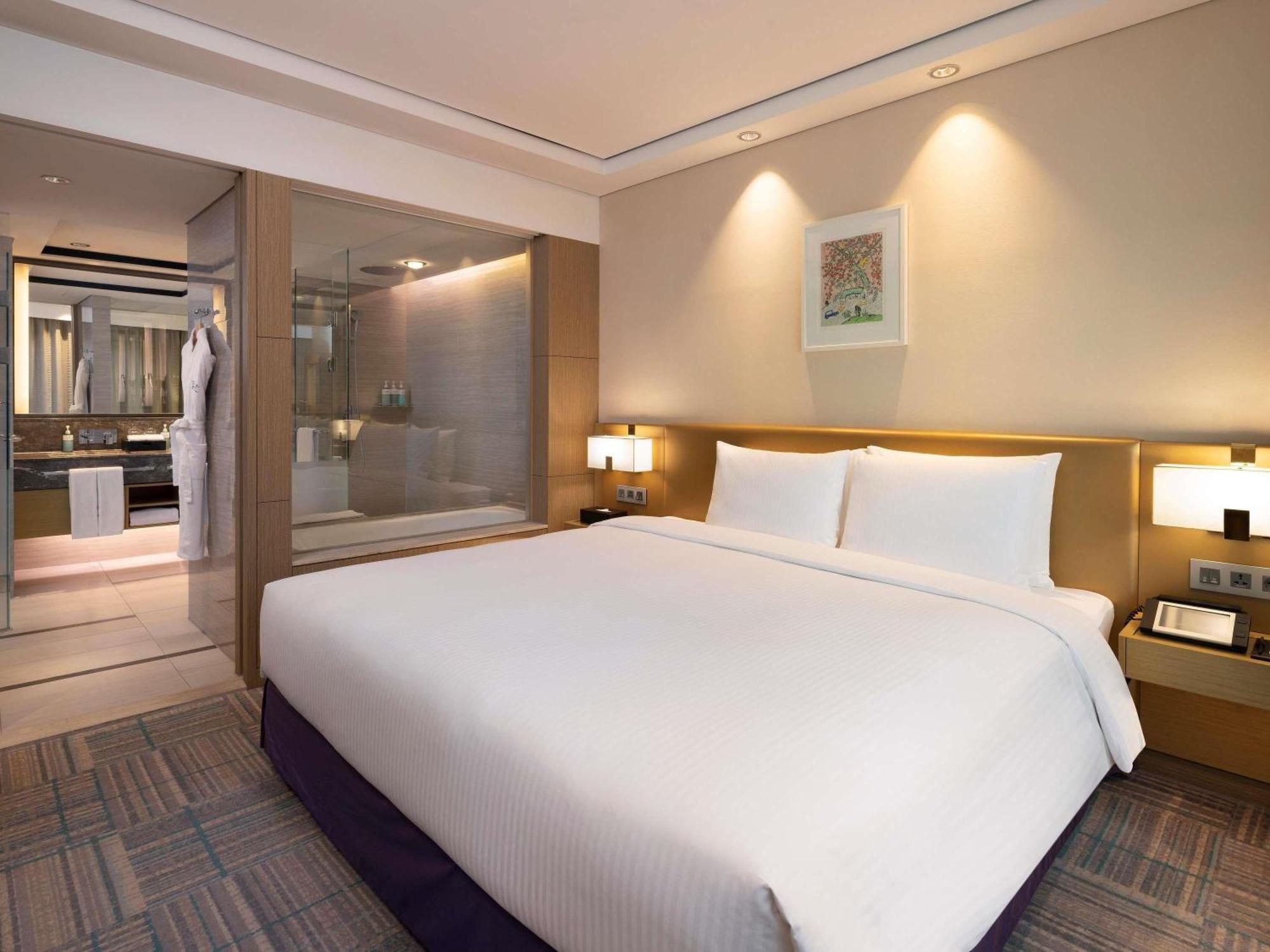 Premier Queen Room