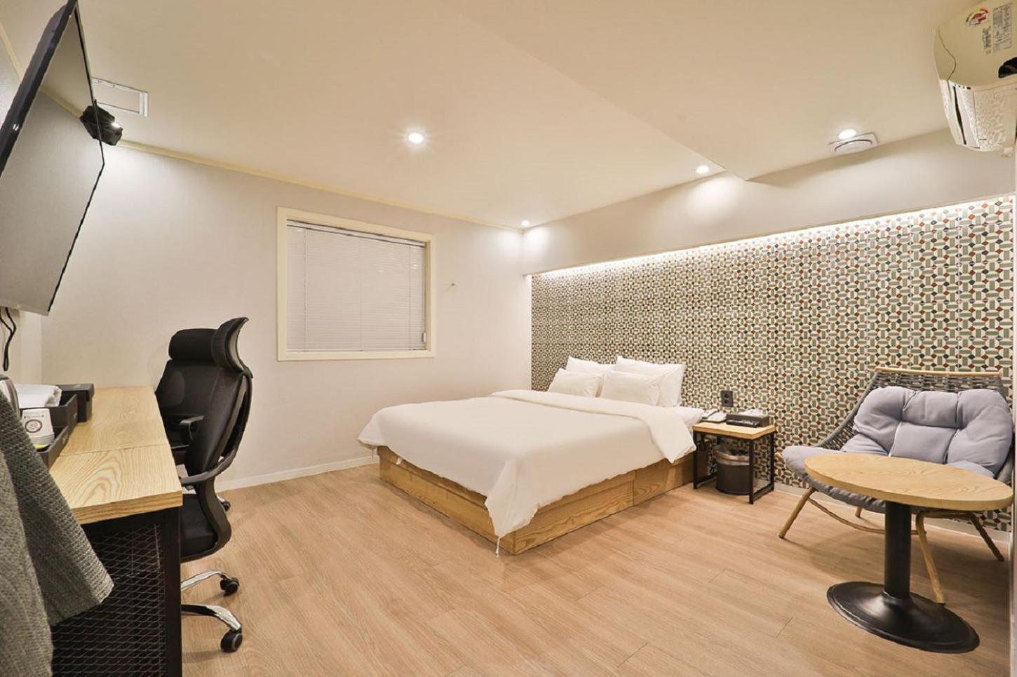 [Renovated in 2026] Deluxe Double Room - Free Snack Service