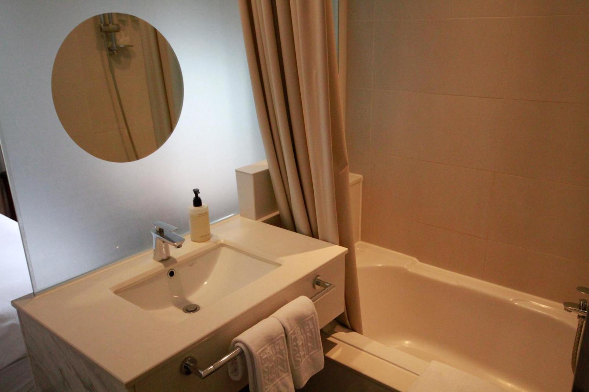 Deluxe Hollywood Double Room High Floor