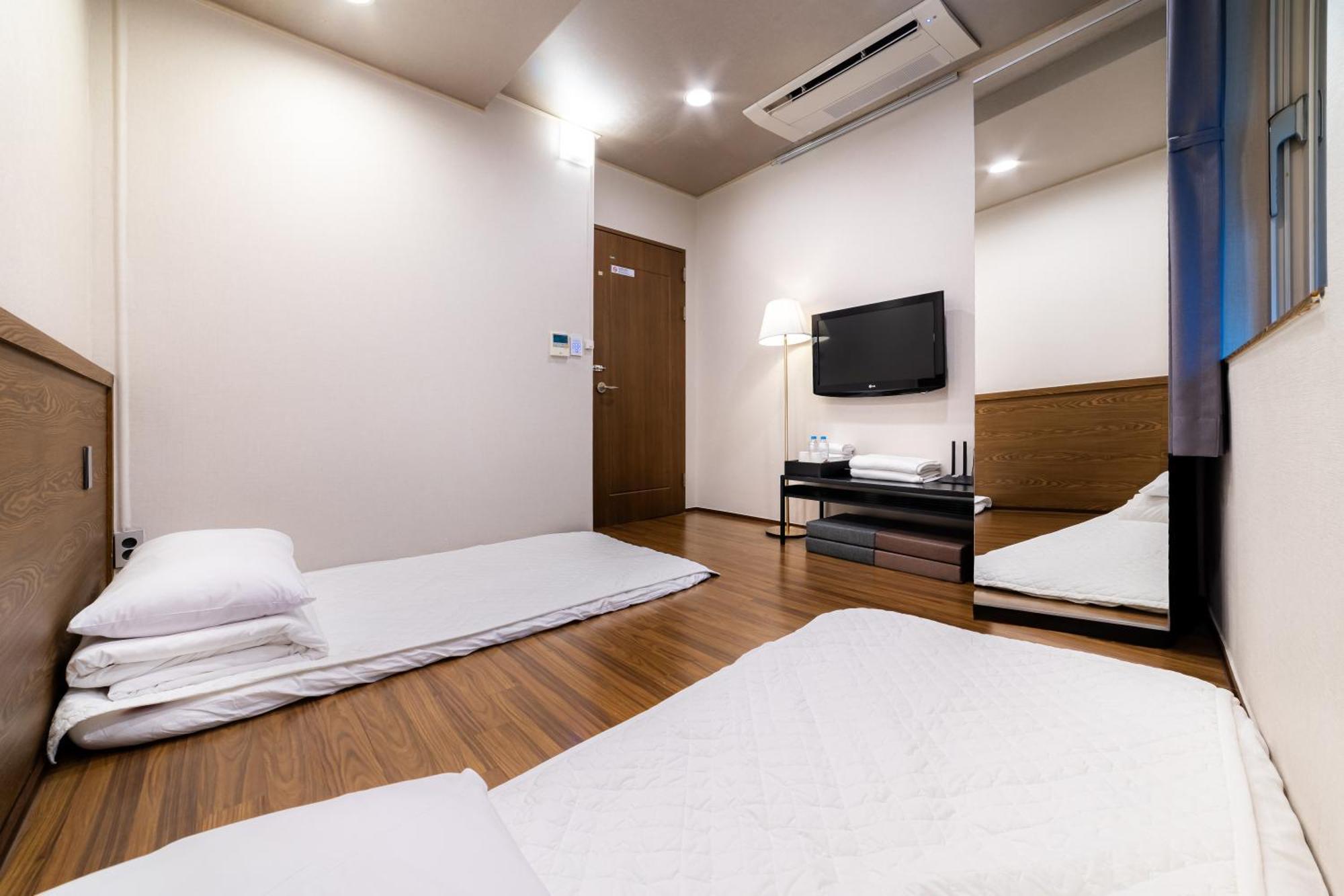 Twin Ondol Room