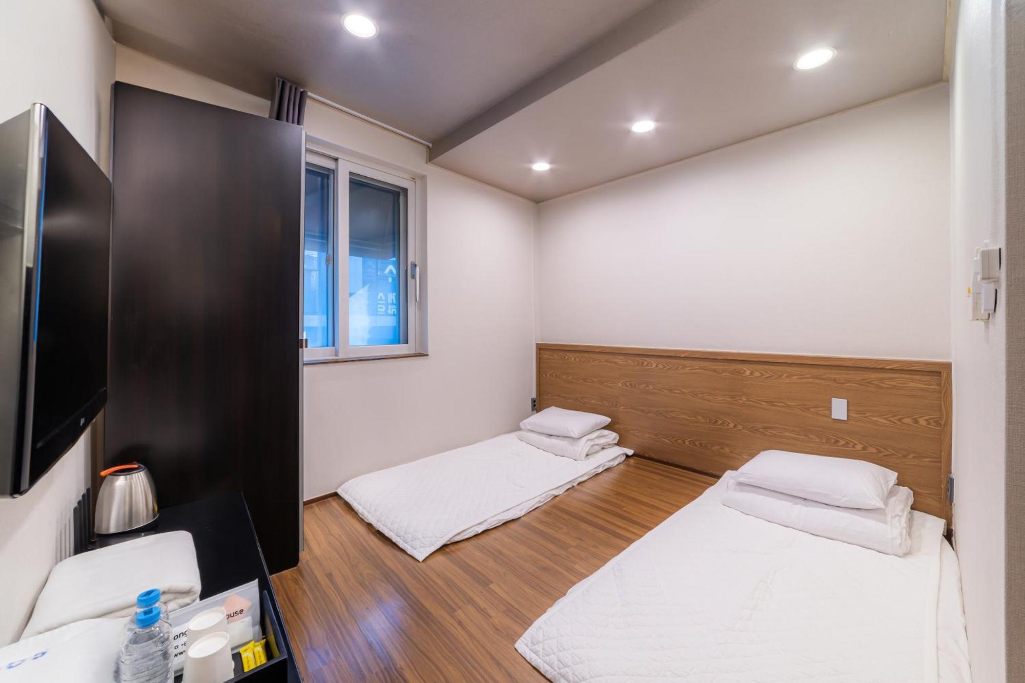 Twin Ondol Room
