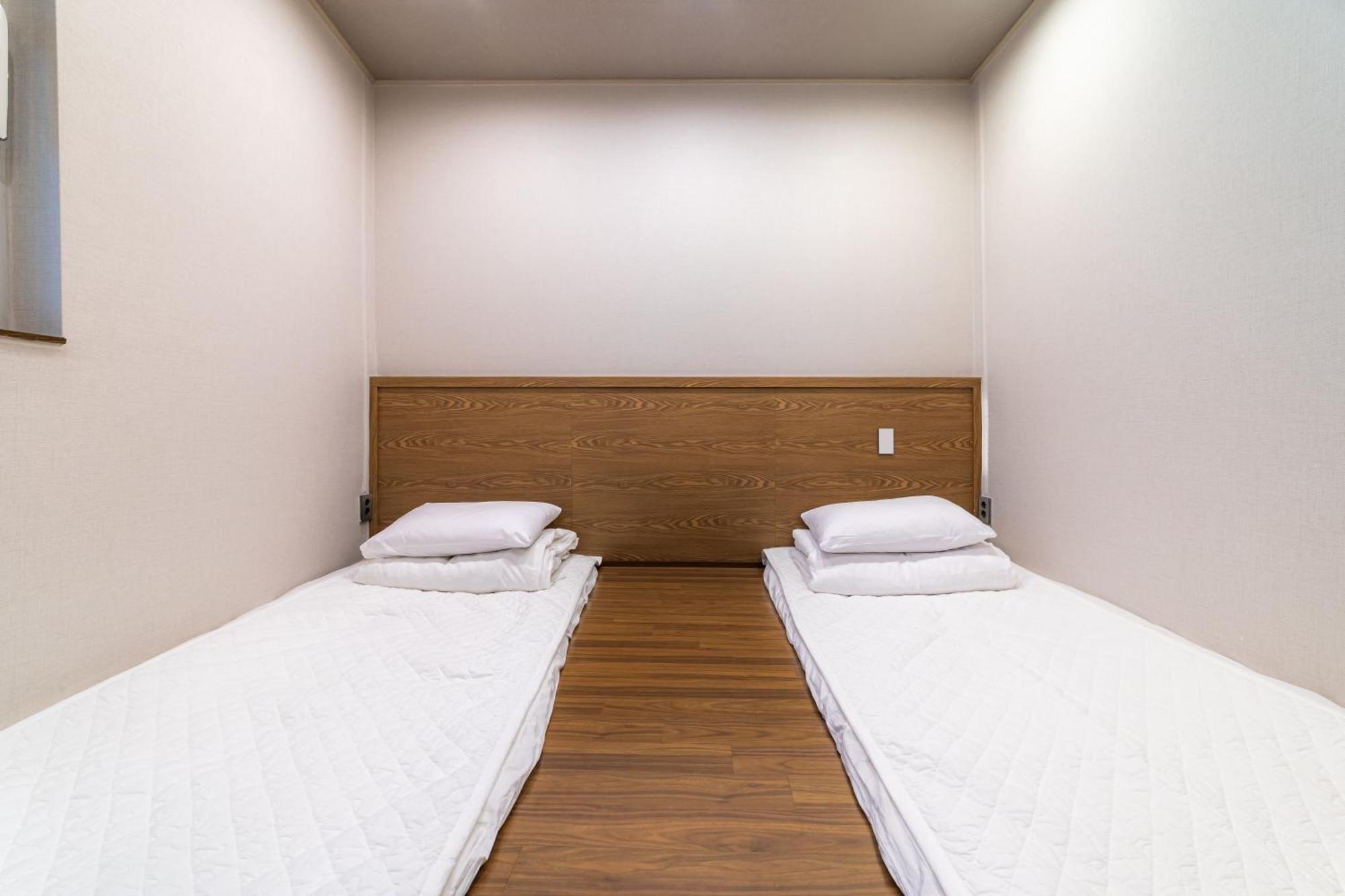 Twin Ondol Room