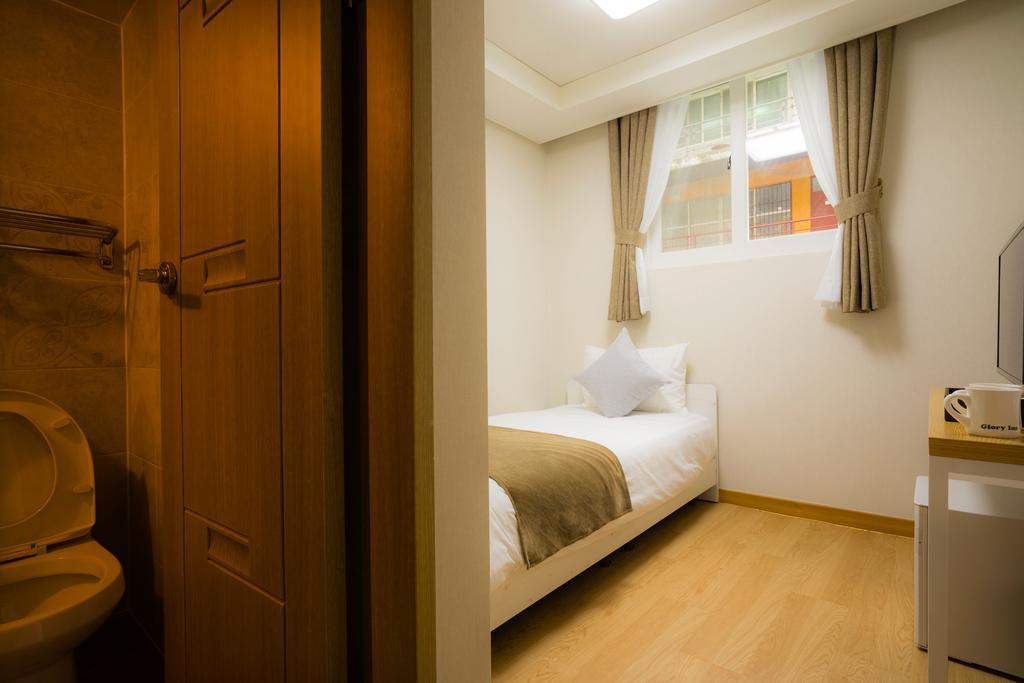 Single Room Private Bathroom