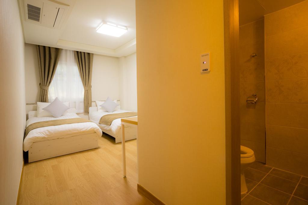 Twin Room Private Bathroom