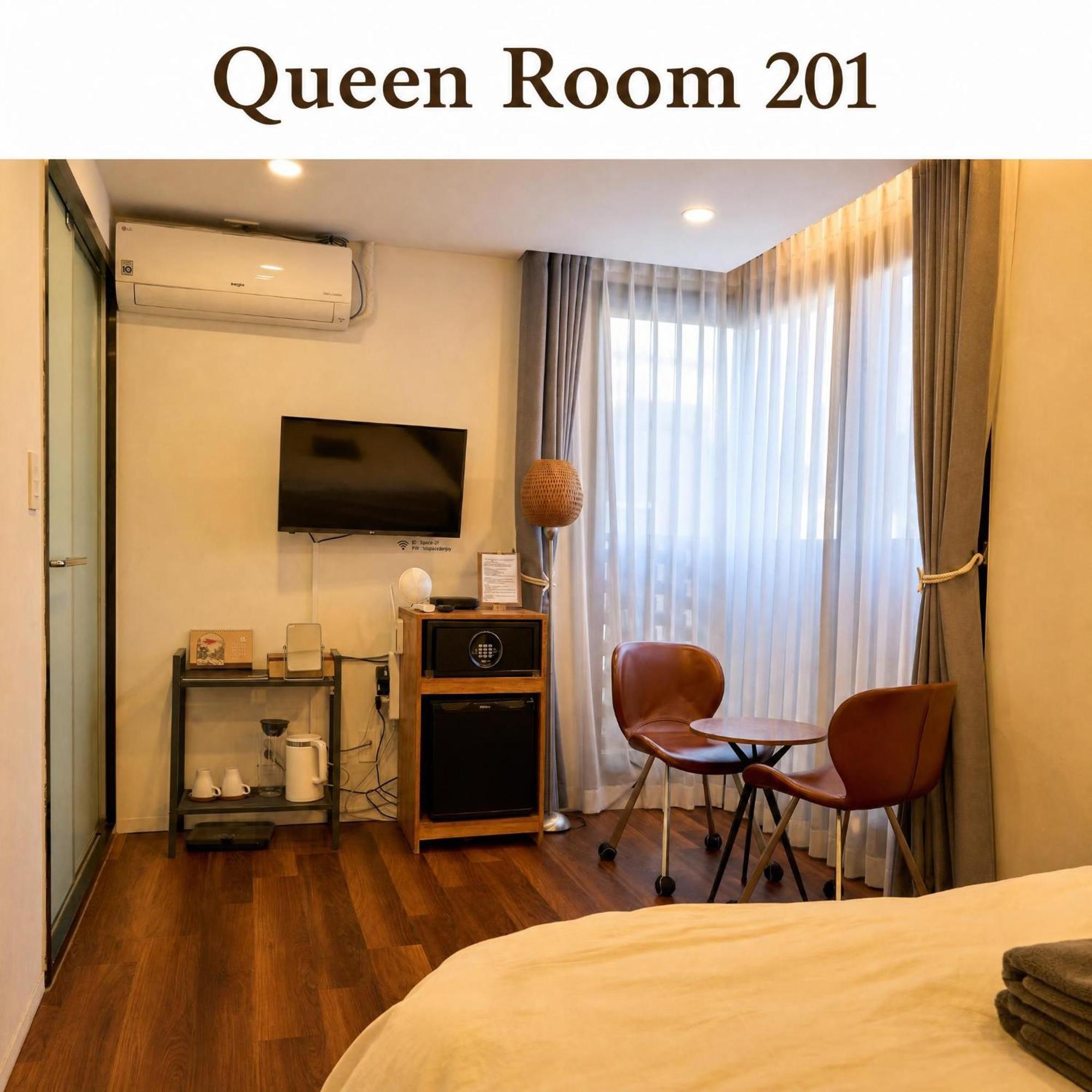 Queen Room