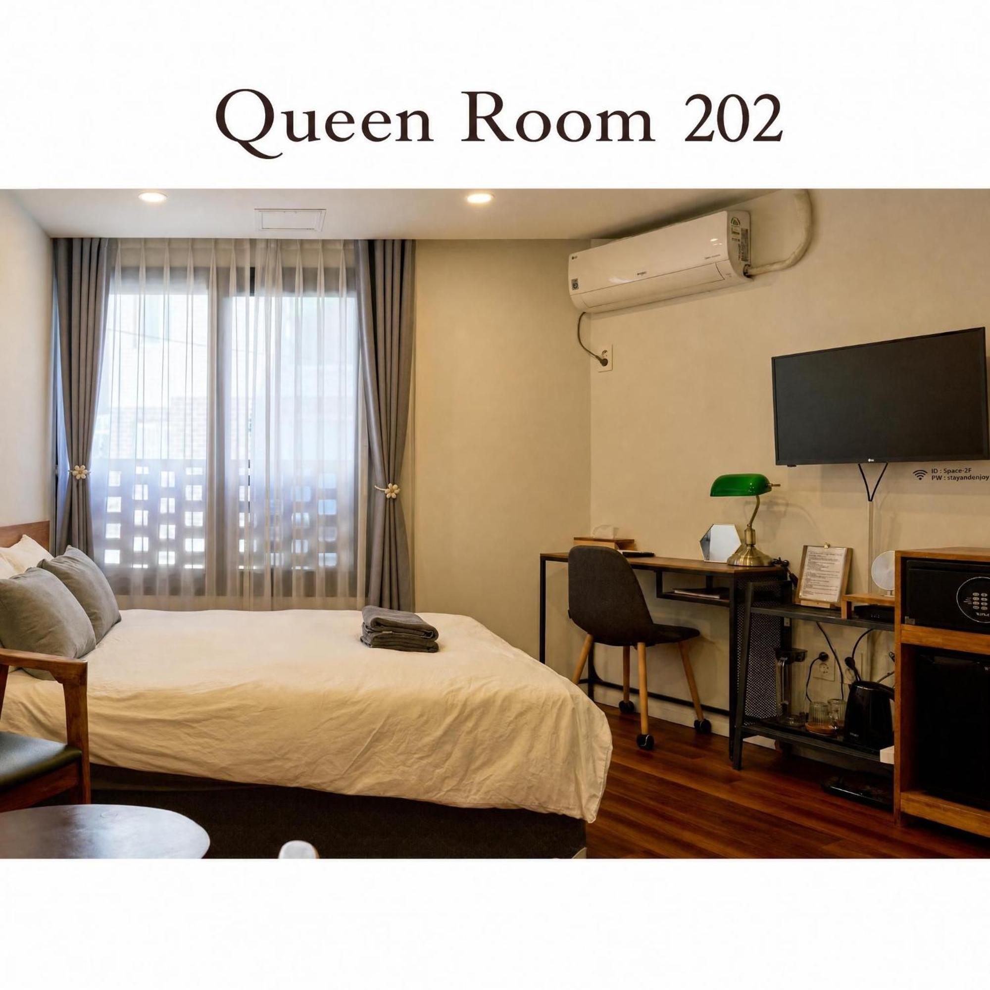 Queen Room
