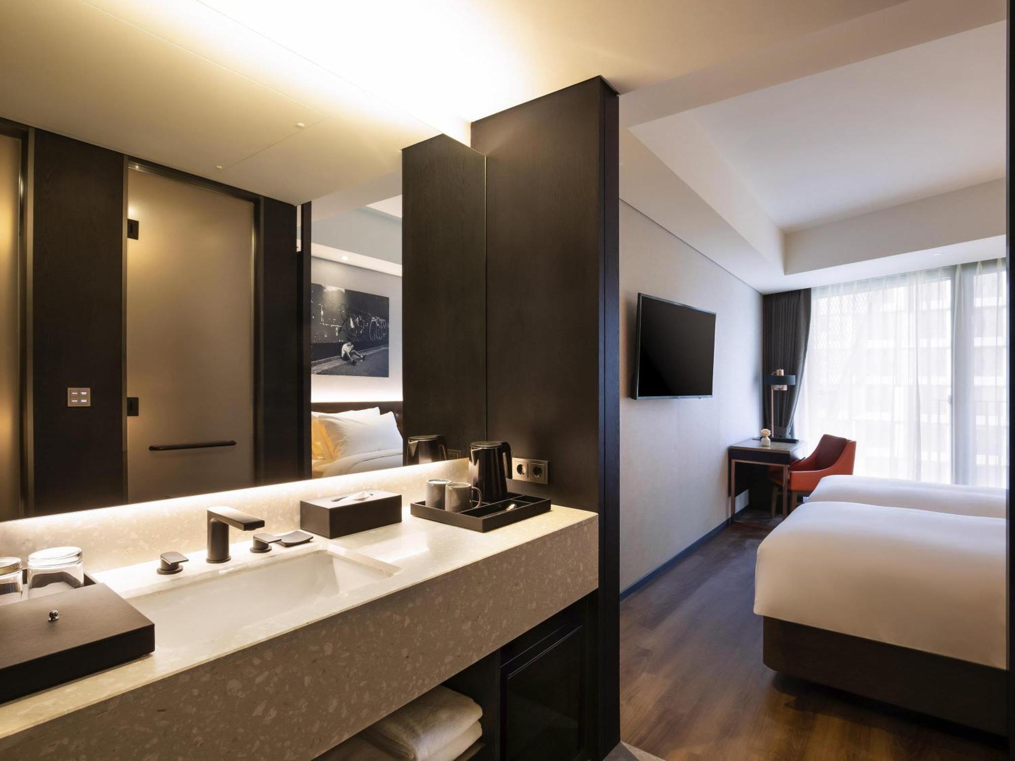 Superior Deluxe Twin Room Balcony