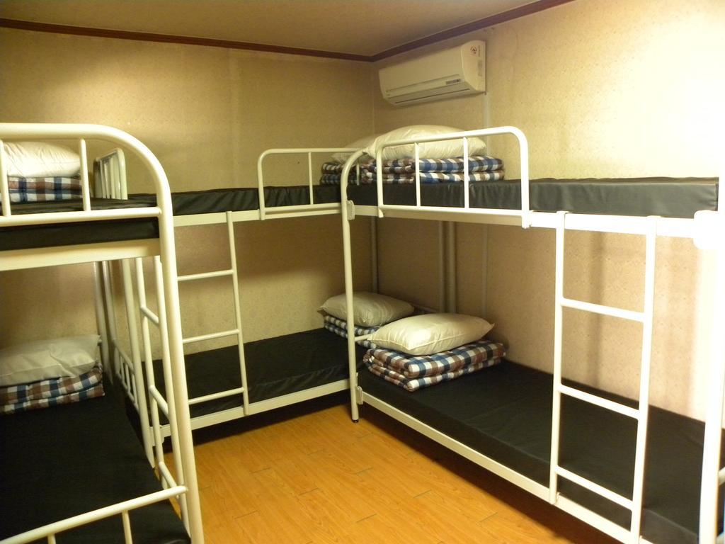 Bed 8-Bed Mixed Dormitory Room