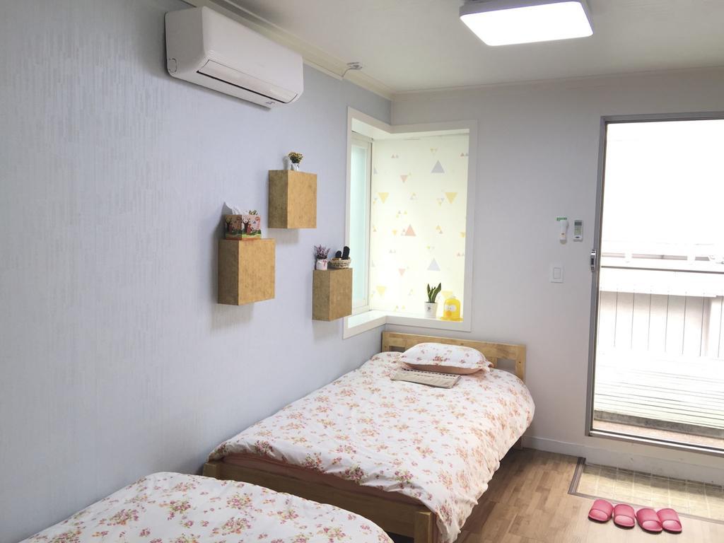 Bed Mixed Dormitory Room