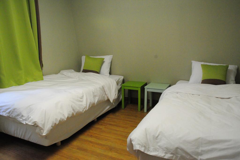 Two-Bedroom Suite,685352346:JPEG