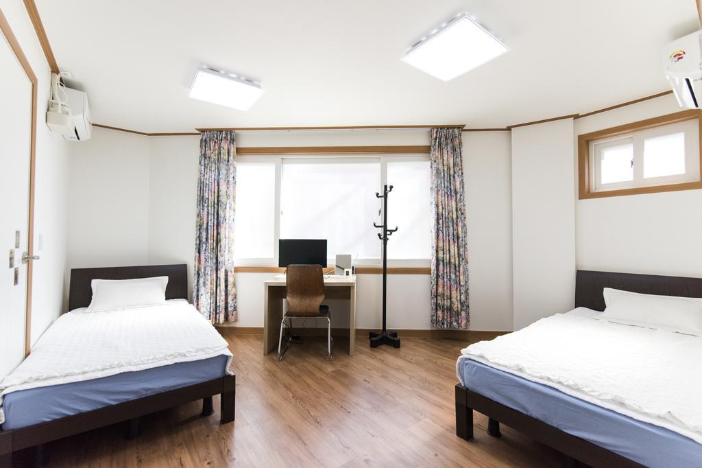 Twin Room,463422996:JPEG