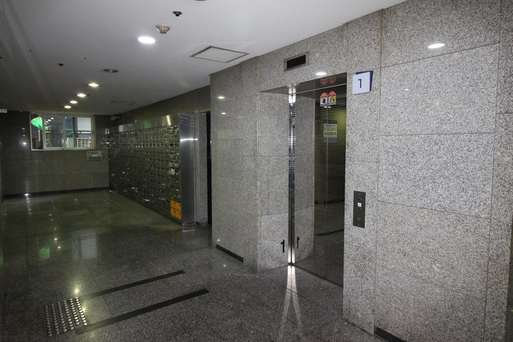 One-Bedroom Apartment,326093893:JPEG