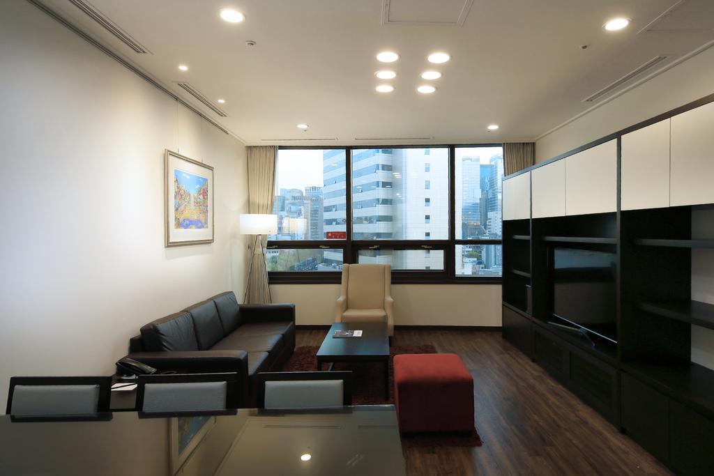 Two-Bedroom Deluxe Apartment 3~13floor