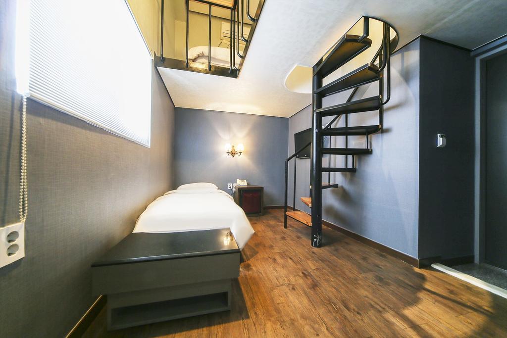 Duplex Family Room Breakfast Included