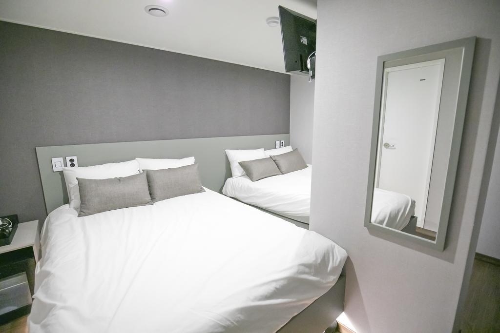 Family Double Room,405105702:JPEG