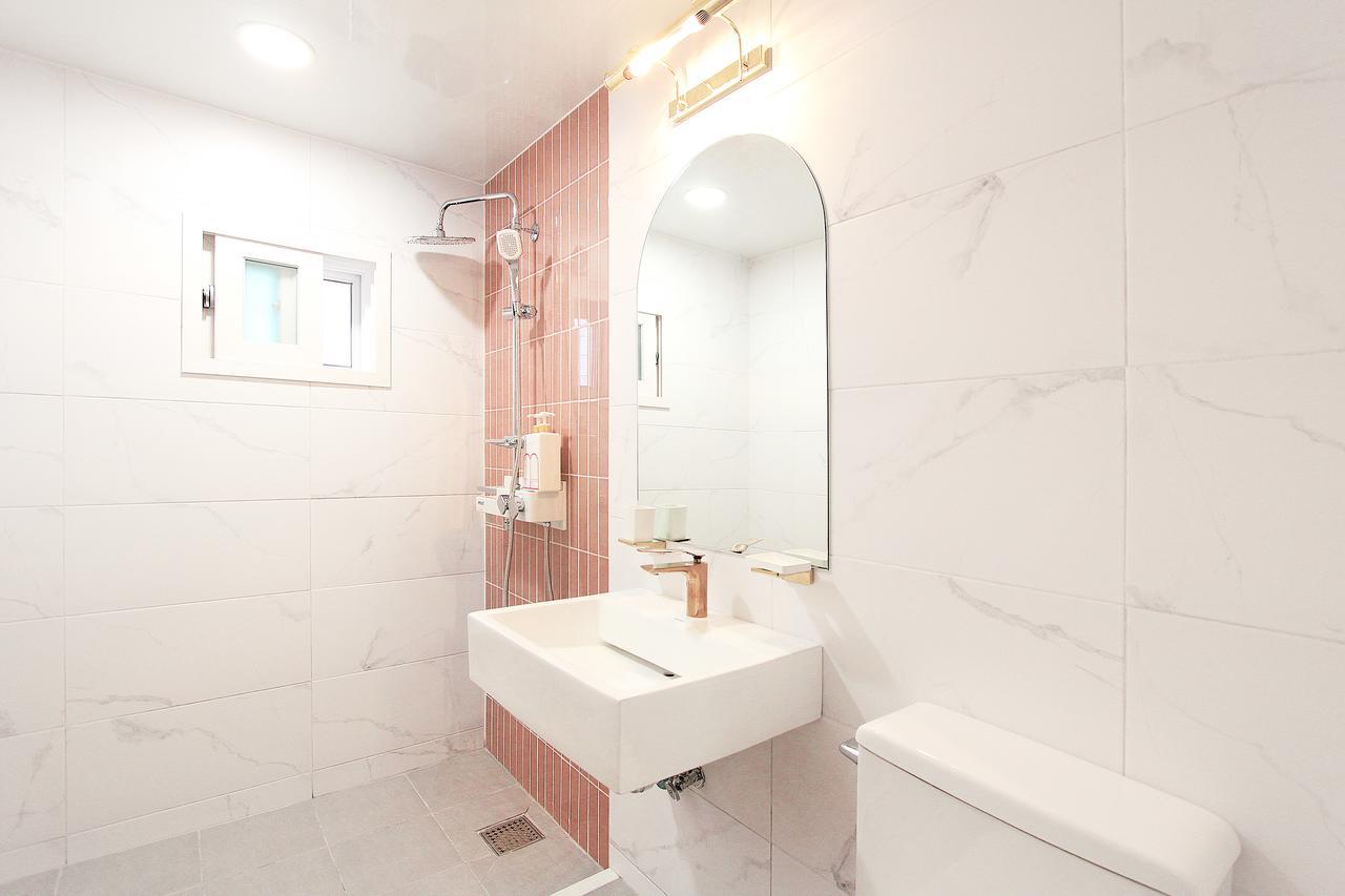 Foreigners only Underground Semi-Twin Room Private bathroom
