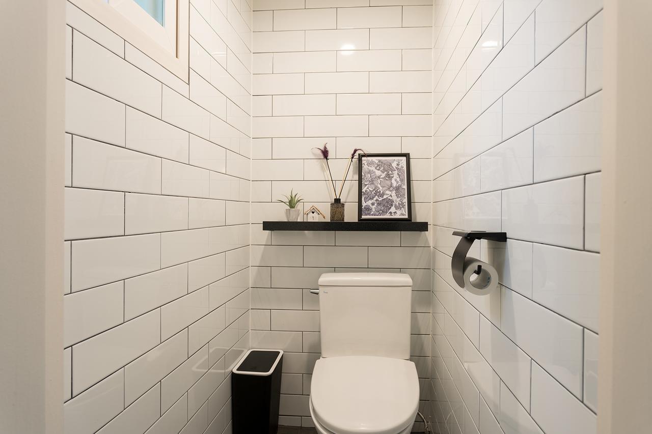 Family Room Private Bathroom