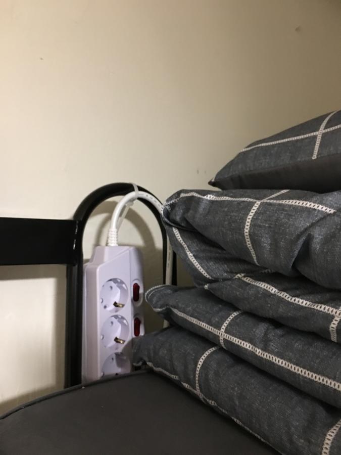 Cama en habitación compartida femenina de 6 camas