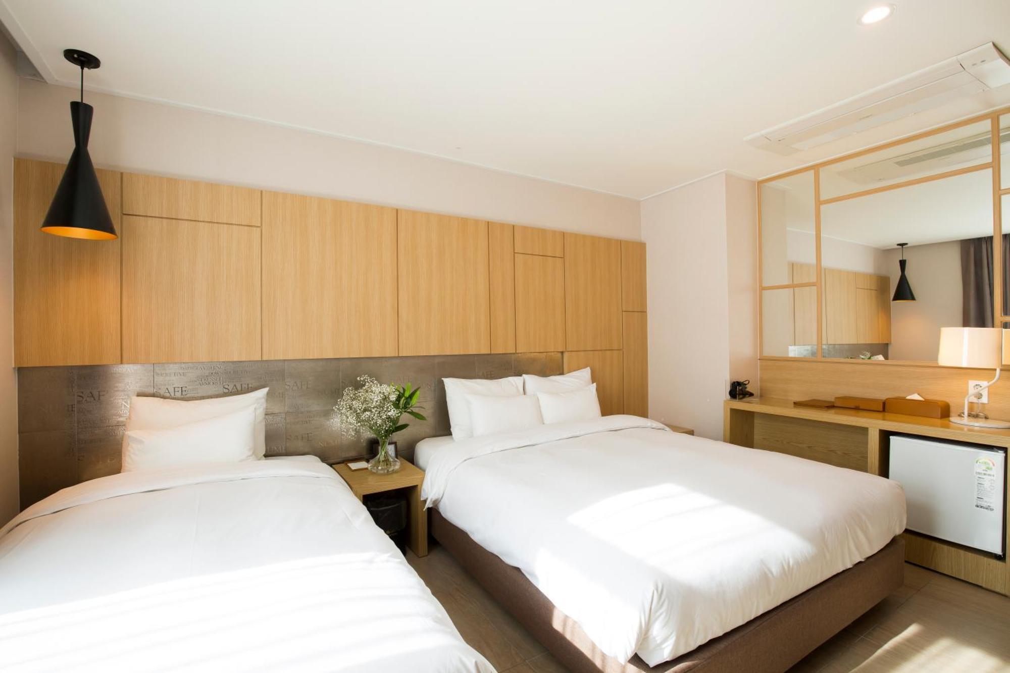 Deluxe Twin Room