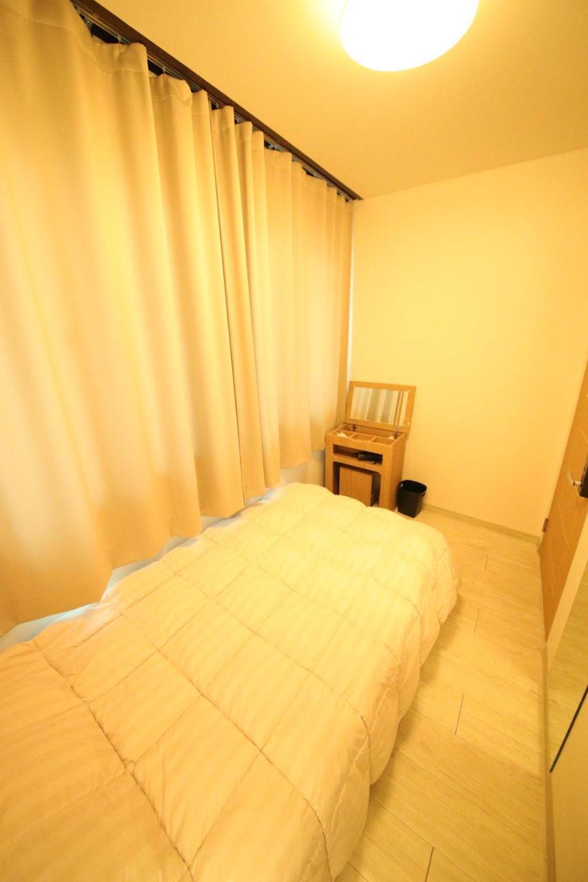 Single Room with Shared Bathroom,768060325:JPEG