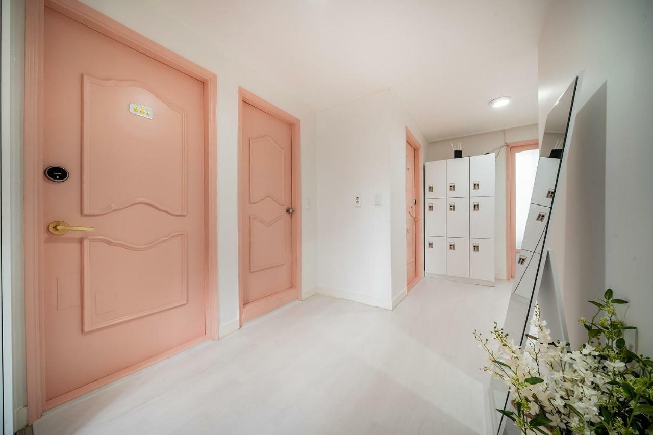Female Only Single Room,834093722:JPEG