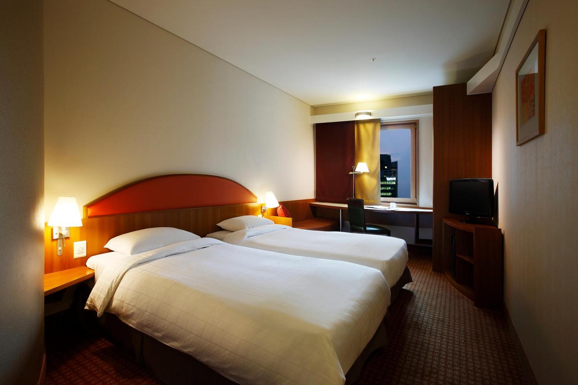 Standard Twin Room City Side or Non-Smoking,1145573413:JPEG